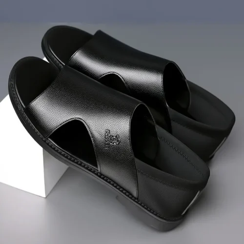 SANDALES EN CUIR NOIR 2025